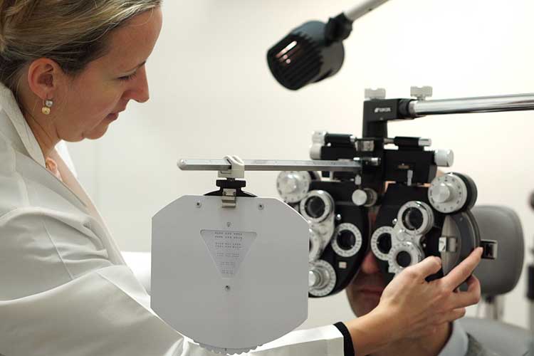 Eye Doctors and Optometrists Services - Dr Idrizovic servicing a patient